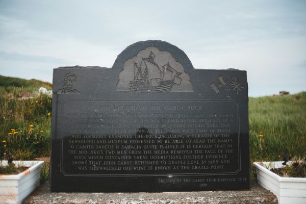 Créer un monument en granit unique pour célébrer un dit céremonial