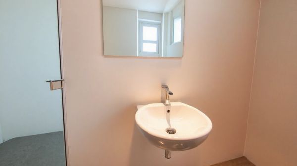Solution pratique : porte-savon mural pour un lavabo épuré